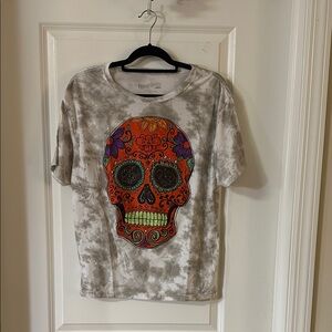 Vibrant Skull Graphic Women's Short Sleeve Tee - Gray